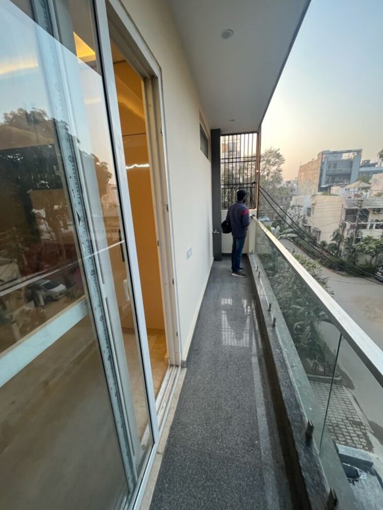 Balcony, dlf phase i 2 Bedroom 1452 Sq.Ft. Builder Floor In Dlf Phase I Gurgaon 9793172