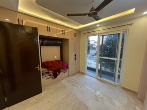 Bedroom in 2 BHK Builder Floor at Dlf Phase I – for Rent
