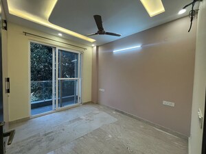 Room in 2 BHK Builder Floor at Dlf Phase I – for Rent