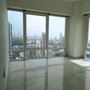Room in 4 BHK Apartment at Indiabulls Blu, Upper Worli – for Rent