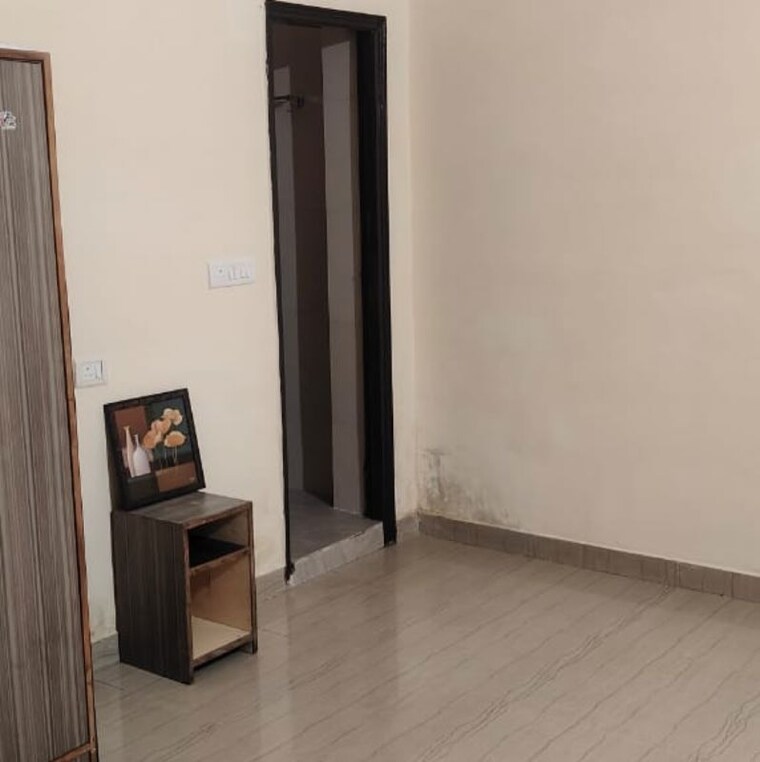 Room, sector 31 3 Bedroom 264 Sq.Yd. Builder Floor In Sector 31 Gurgaon 9793231