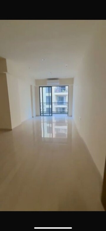 Room in 2 BHK Apartment at Lodha Sterling, Kolshet Road – for Sale