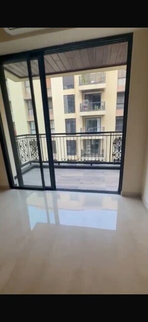 Room in 2 BHK Apartment at Lodha Sterling, Kolshet Road – for Sale