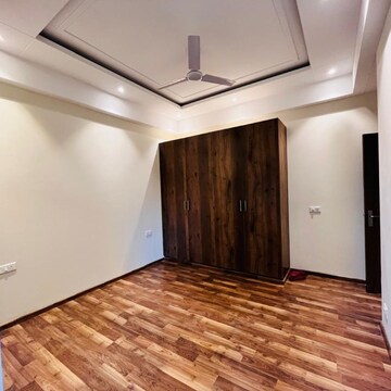 Room in 3 BHK Apartment at Suncity Vatsal Valley, Gwal Pahari – for Rent