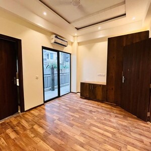 Room in 3 BHK Apartment at Suncity Vatsal Valley, Gwal Pahari – for Rent