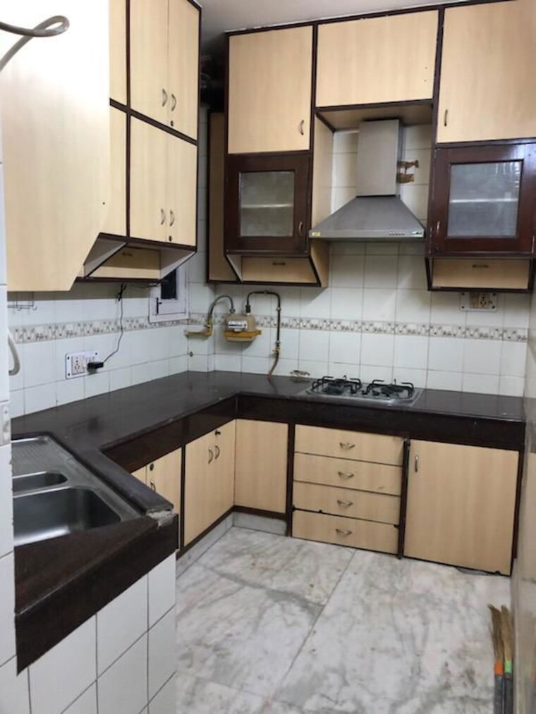 Kitchen, chittaranjan park 3 Bedroom 1440 Sq.Ft. Builder Floor In Chittaranjan Park Delhi 9793366