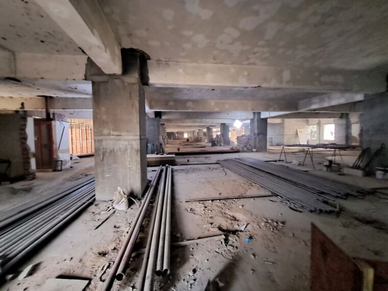 Balcony, sector 63 Commercial Warehouse 25000 Sq.Ft. In Sector 63 Noida 9792658