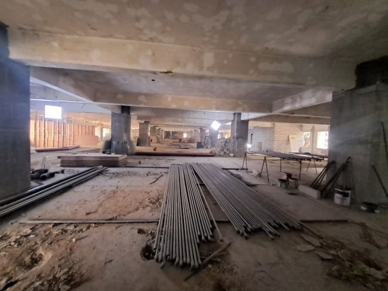  Parking, sector 63 Commercial Warehouse 25000 Sq.Ft. In Sector 63 Noida 9792658