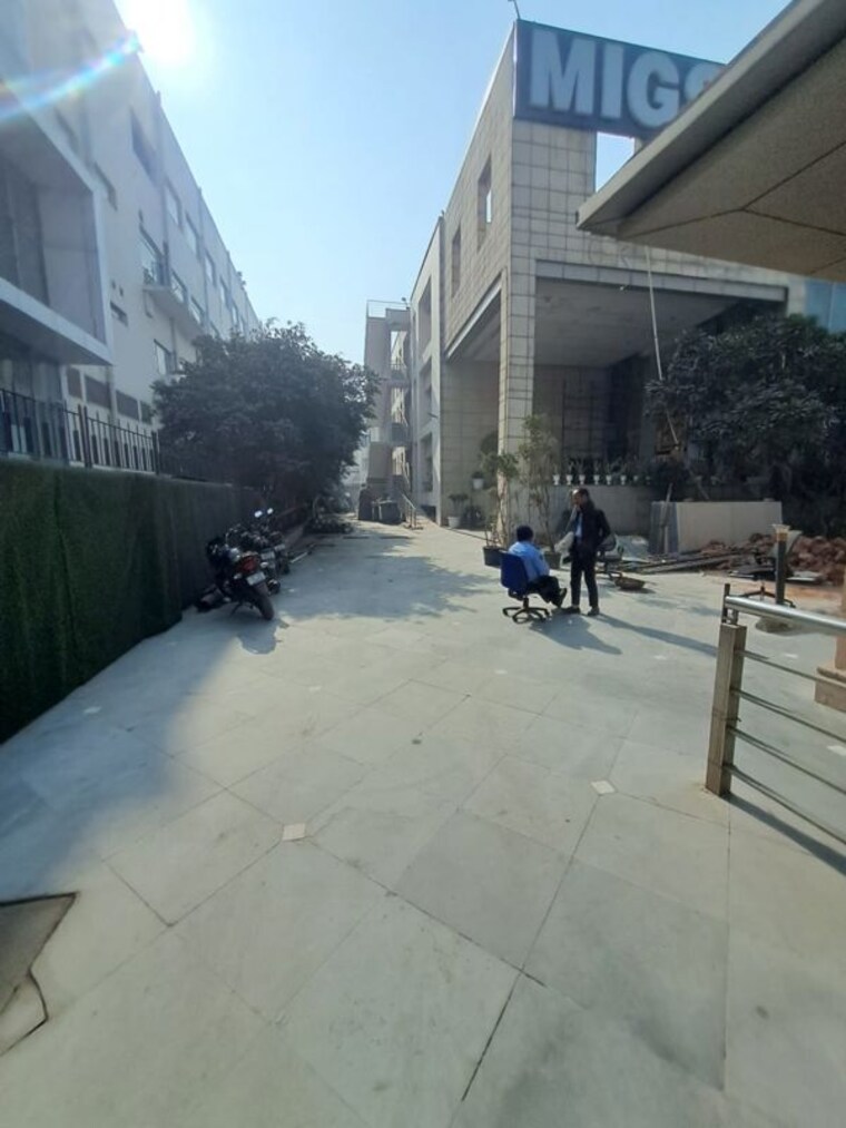  Parking, sector 63 Commercial Warehouse 25000 Sq.Ft. In Sector 63 Noida 9792658