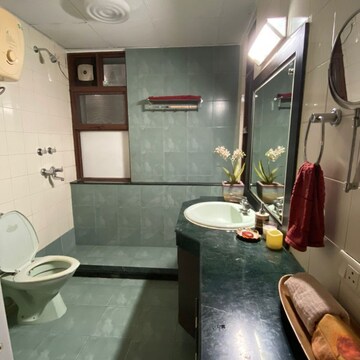 Kitchen in 3.5 BHK Apartment at Vipul Belmonte, Sector 53 – for Rent