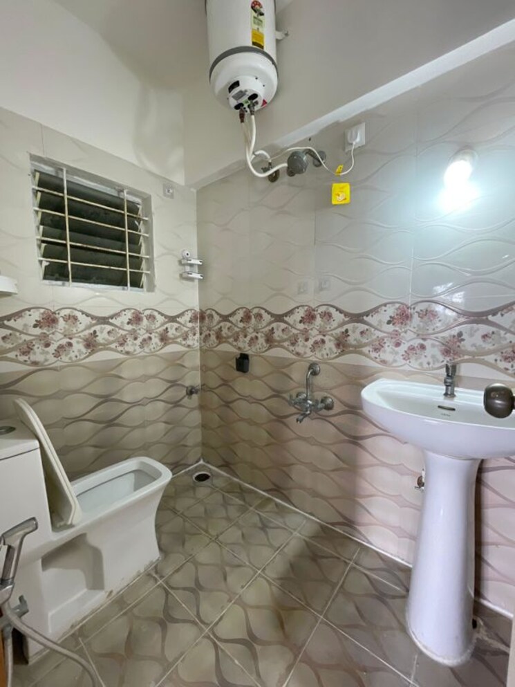 Bathroom, aashiyana-apartment-jp-nagar 2 Bedroom 1200 Sq.Ft. Apartment In Jp Nagar Bangalore 9793368