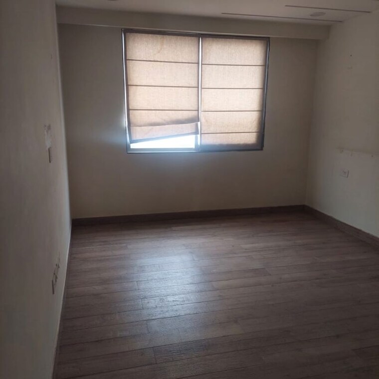 Room, sector 57 3 Bedroom 270 Sq.Yd. Apartment In Sector 57 Gurgaon 9793428
