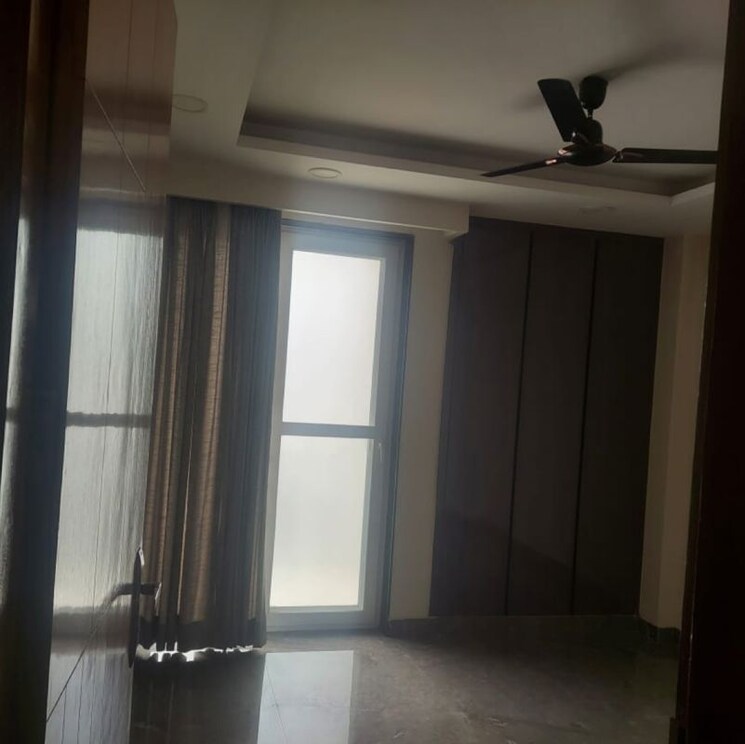 Room, sector 57 3 Bedroom 270 Sq.Yd. Apartment In Sector 57 Gurgaon 9793428
