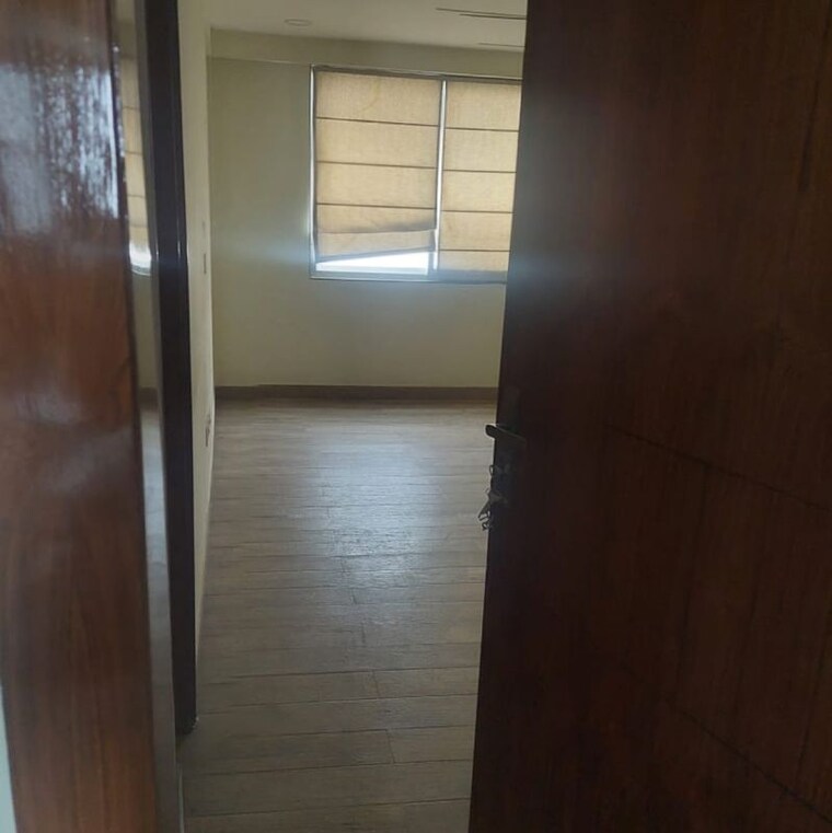 Room, sector 57 3 Bedroom 270 Sq.Yd. Apartment In Sector 57 Gurgaon 9793428