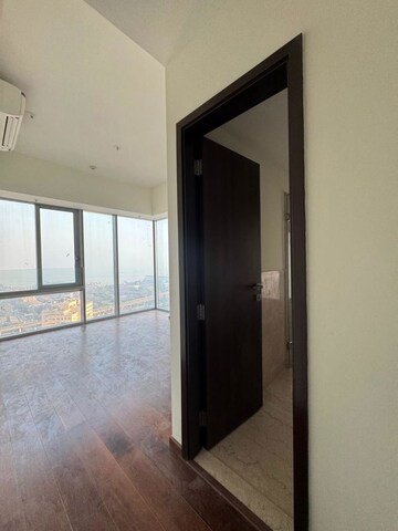 Room in 2 BHK Apartment at Piramal Aranya Arav, Byculla – for Rent