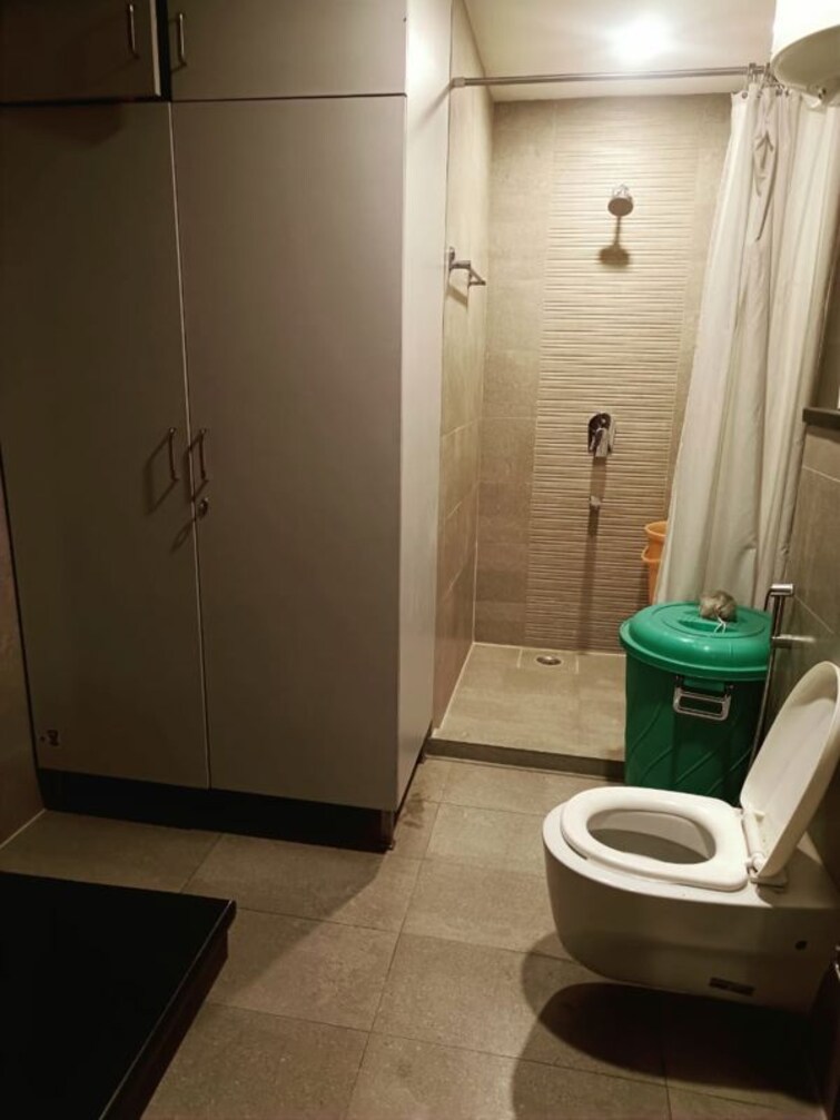 Bathroom, greater kailash i 3 Bedroom 360 Sq.Yd. Builder Floor In Greater Kailash I Delhi 9793604