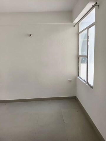 Room in 2 BHK Apartment at Zara Aavaas, Sector 104 – for Rent