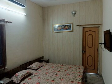Bedroom in 2 BHK Builder Floor at Dalanwala – for Rent