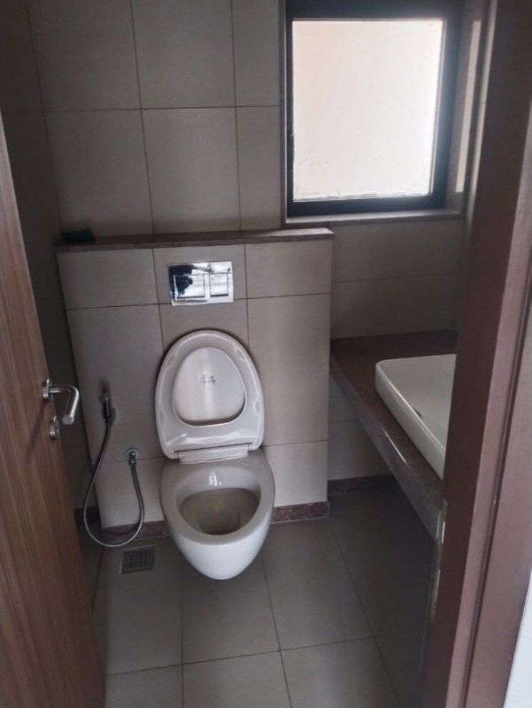 Bathroom, shapoorji-pallonji-vicinia 2 Bedroom 670 Sq.Ft. Apartment In Powai Mumbai 9793577