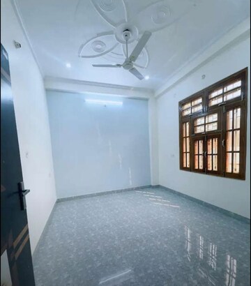 Room in 2 BHK Apartment at Gomti Nagar – for Rent
