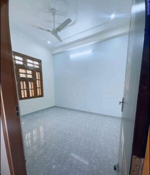 Room in 2 BHK Apartment at Gomti Nagar – for Rent