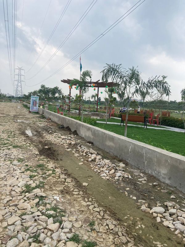 Plot For Sale in Kisan Path