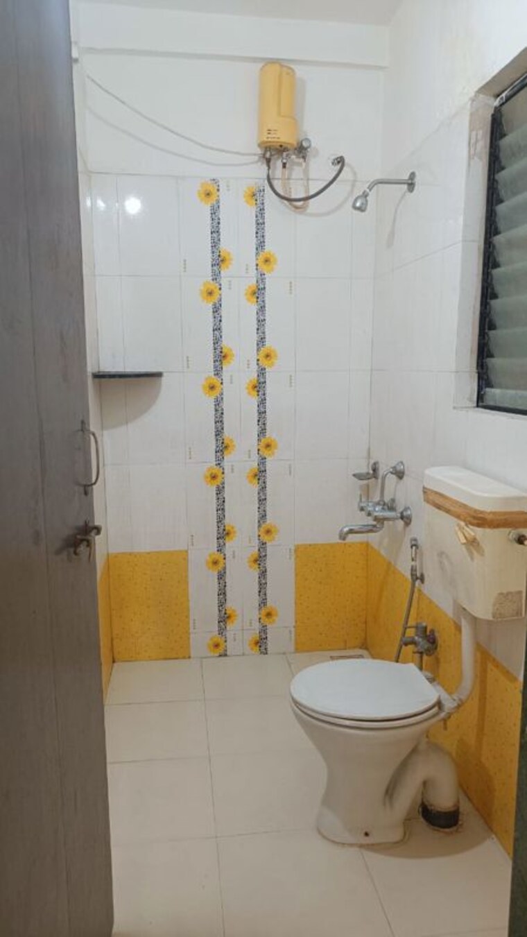 Bathroom, goyal-classics 2 Bedroom 1500 Sq.Ft. Apartment In Vishrantwadi Pune 9793800