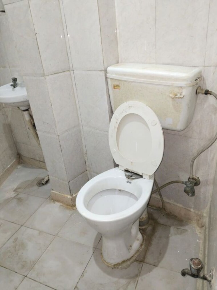 Bathroom, panchsheel vihar 2 Bedroom 650 Sq.Ft. Builder Floor In Panchsheel Vihar Delhi 9793803