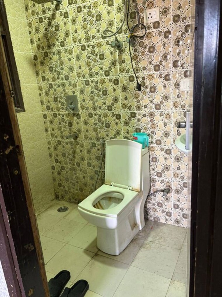 Bathroom, saket 2 Bedroom 1000 Sq.Ft. Builder Floor In Saket Delhi 9793813