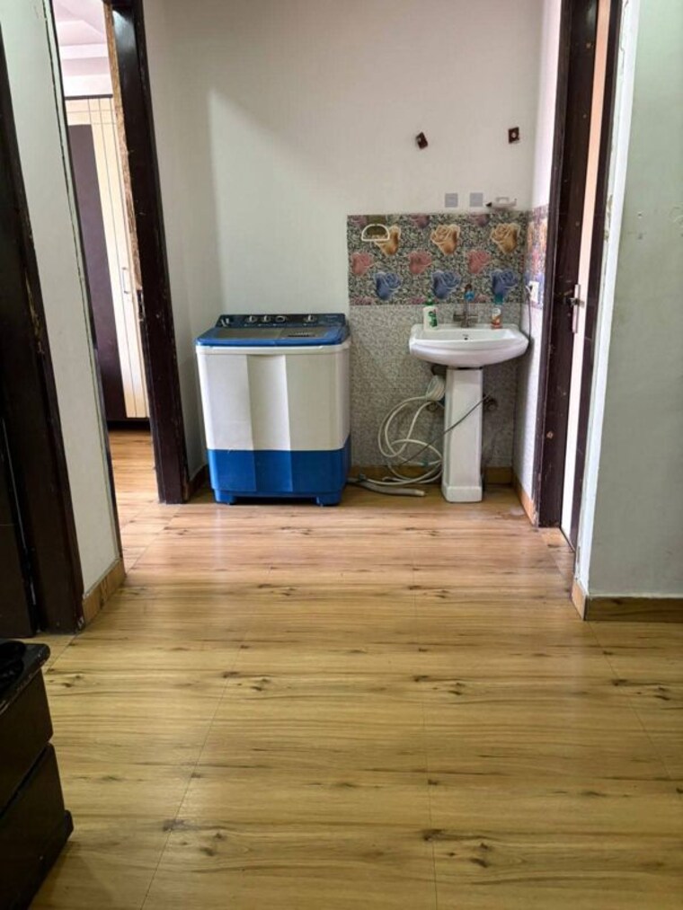 Room, saket 2 Bedroom 1000 Sq.Ft. Builder Floor In Saket Delhi 9793813