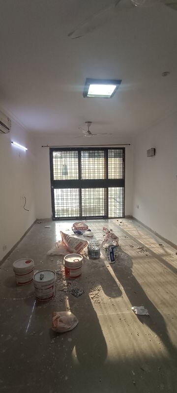 Room in 3 BHK Apartment at Ansal API Esencia, Sector 67 – for Rent