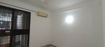 Room in 3 BHK Apartment at Ansal API Esencia, Sector 67 – for Rent