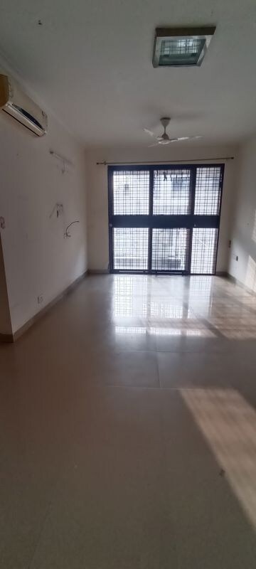 Room in 3 BHK Apartment at Ansal API Esencia, Sector 67 – for Rent
