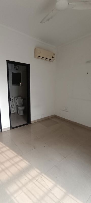Room in 3 BHK Apartment at Ansal API Esencia, Sector 67 – for Rent