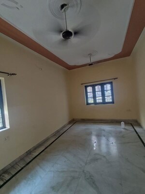 Room in 3 BHK Independent House at Dehrakhas – for Rent