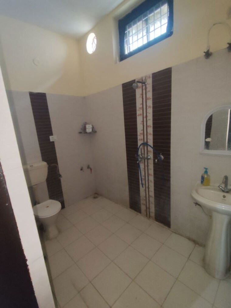 Bathroom, dehrakhas 3 Bedroom 1200 Sq.Ft. Independent House In Dehrakhas Dehradun 9793843