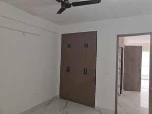 Room in 3 BHK Apartment at Smart World Orchard, Sector 61 – for Rent