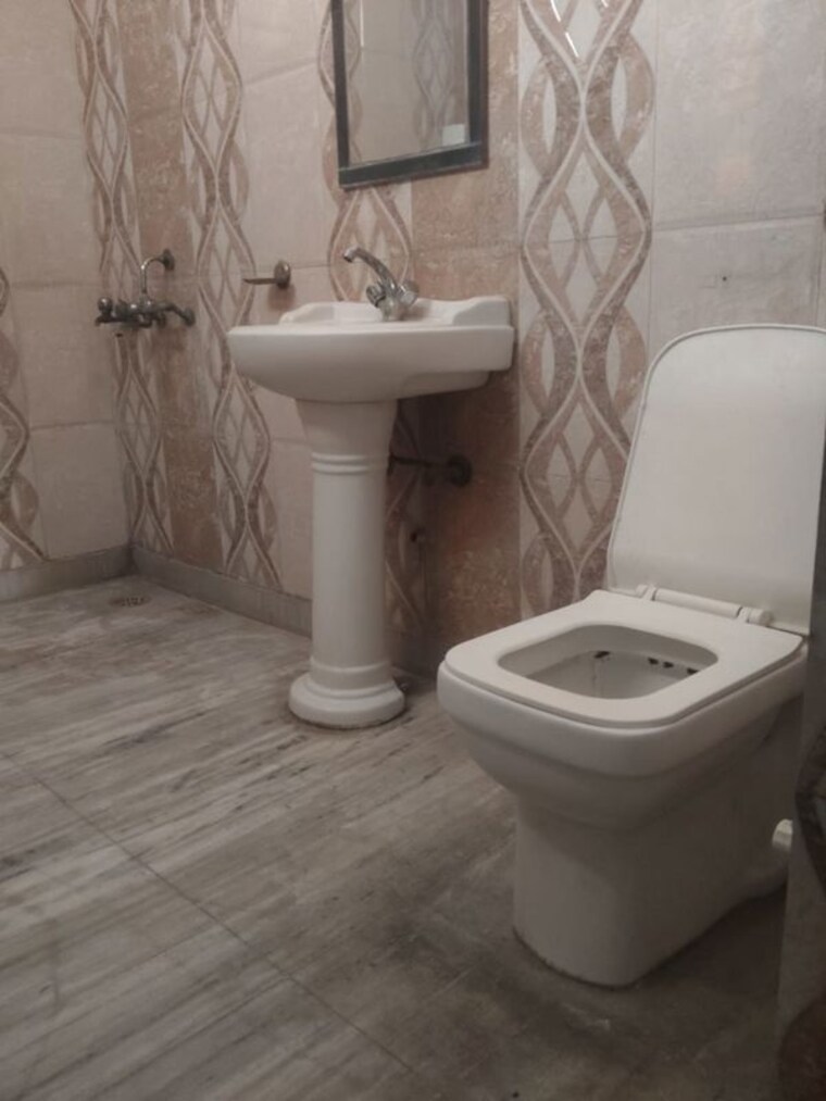 Bathroom, sector 108 3 Bedroom 200 Sq.Mt. Independent House In Sector 108 Noida 9793923