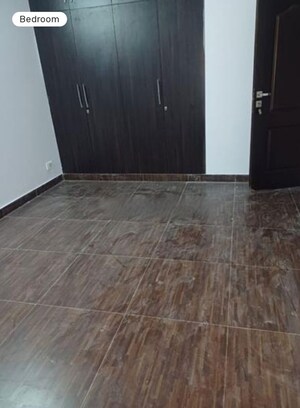 Room in 3 BHK Apartment at Gomti Nagar – for Sale