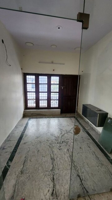 Room in 3 BHK Independent House at Krishna Nagar – for Rent