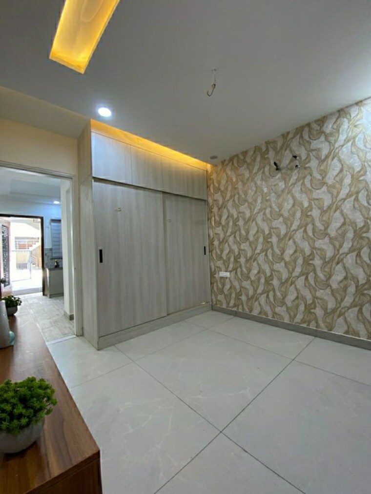 Room, sector 115 4 Bedroom 120 Sq.Yd. Villa In Sector 115 Mohali 9793945