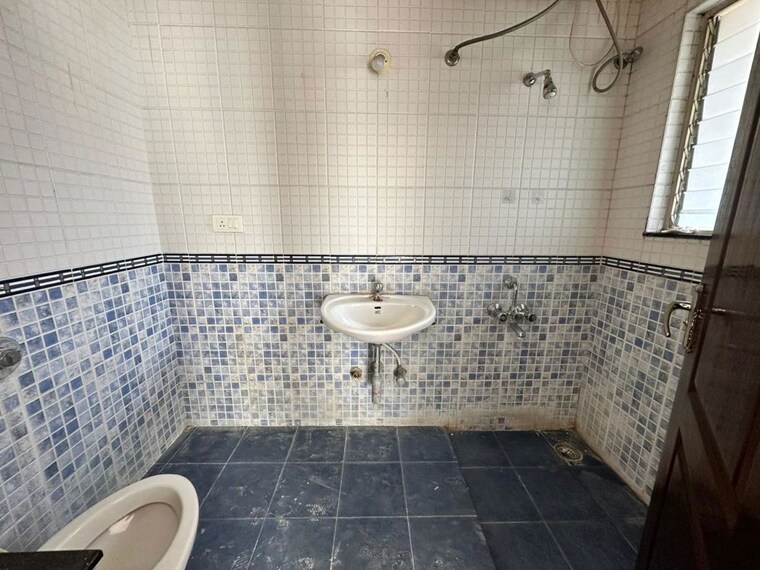Bathroom, nyati-grandeur 3 Bedroom 1800 Sq.Ft. Apartment In Undri Pune 9793938