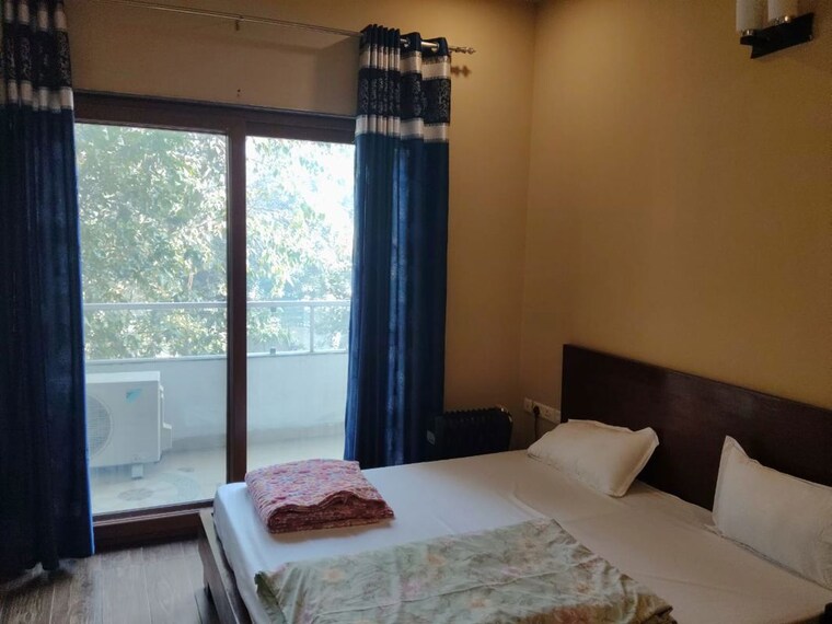 Bedroom, sector 92 6+ Bedroom 350 Sq.Mt. Independent House In Sector 92 Noida 9793960