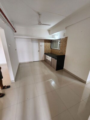 Room in 2 BHK Apartment at Pimpri Gaon – for Rent