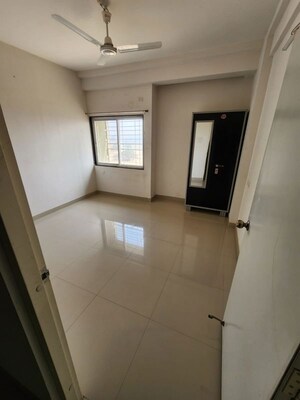 Room in 2 BHK Apartment at Pimpri Gaon – for Rent