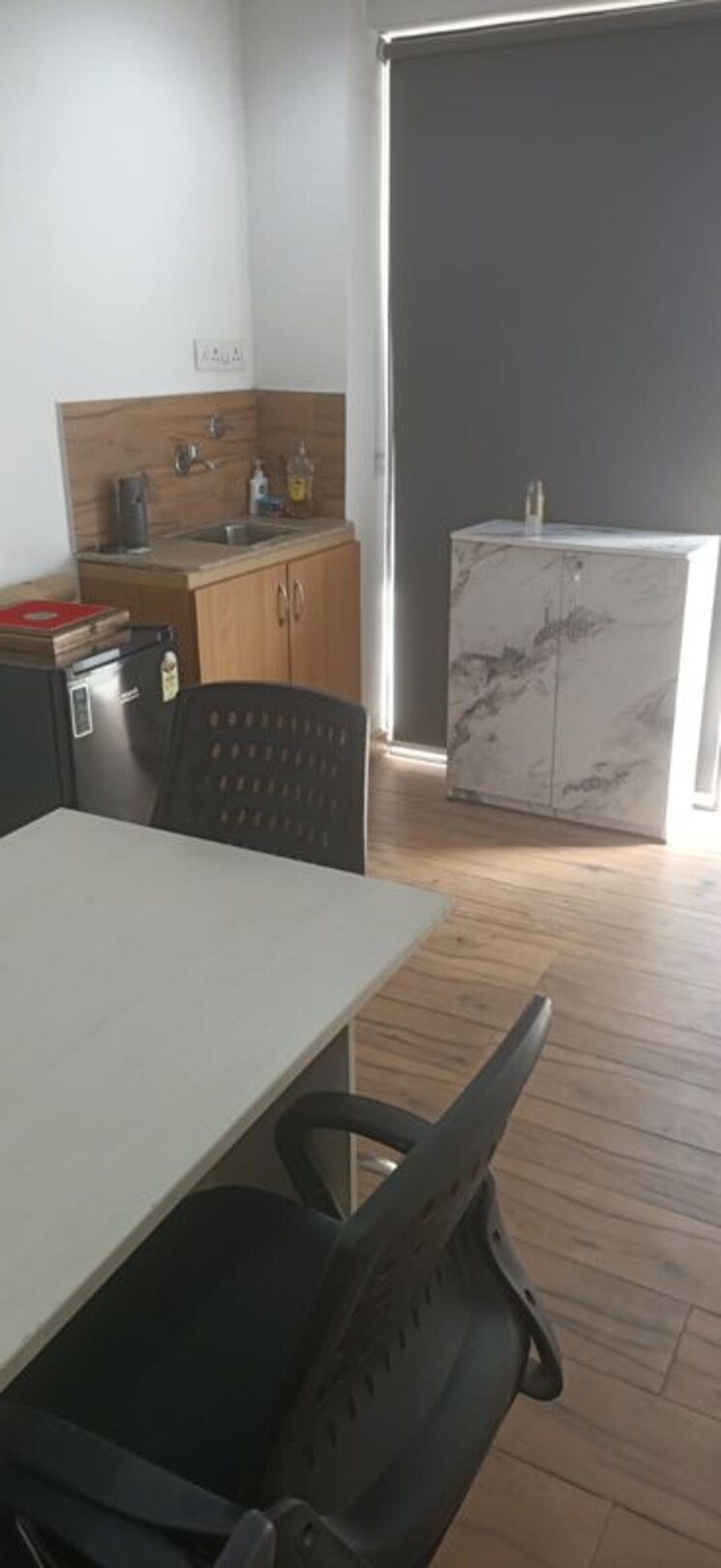 Living Room, trehan-iris-techpark Commercial Office Space 1000 Sq.Ft. In Sector 48 Gurgaon 9793978