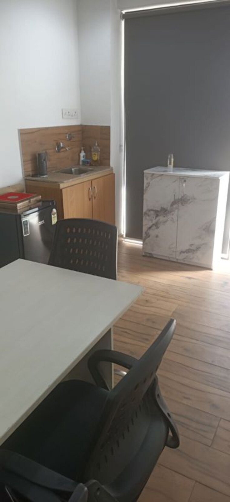 Living Room, trehan-iris-techpark Commercial Office Space 1000 Sq.Ft. In Sector 48 Gurgaon 9793978