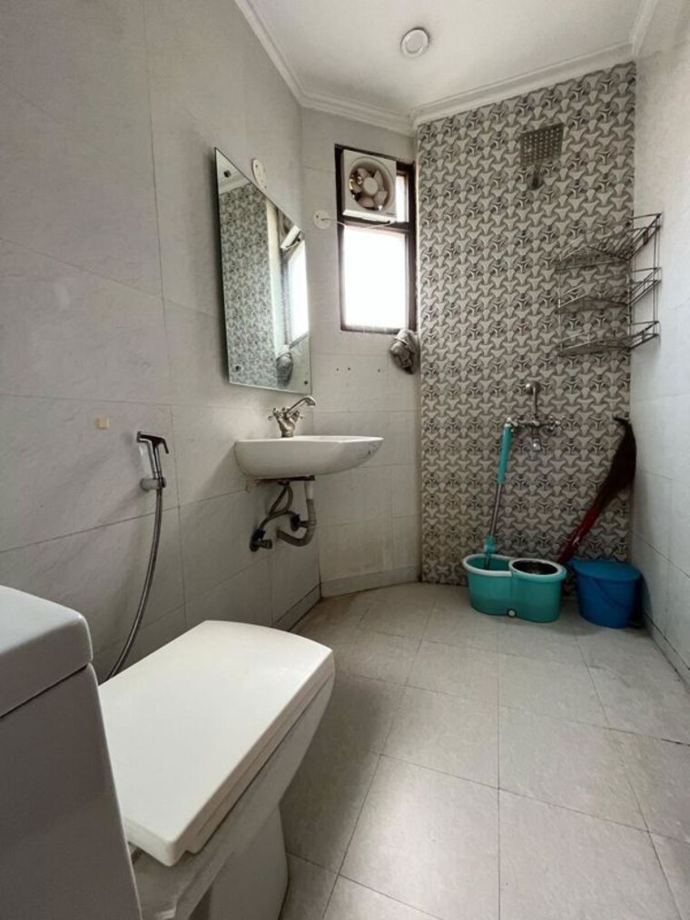 Bathroom, neb sarai 2 Bedroom 850 Sq.Ft. Builder Floor In Neb Sarai Delhi 9793992