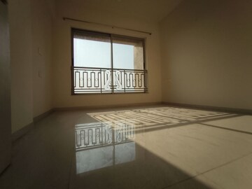 Room in 2 BHK Apartment at Hiranandani Fortune City, New Panvel – for Rent