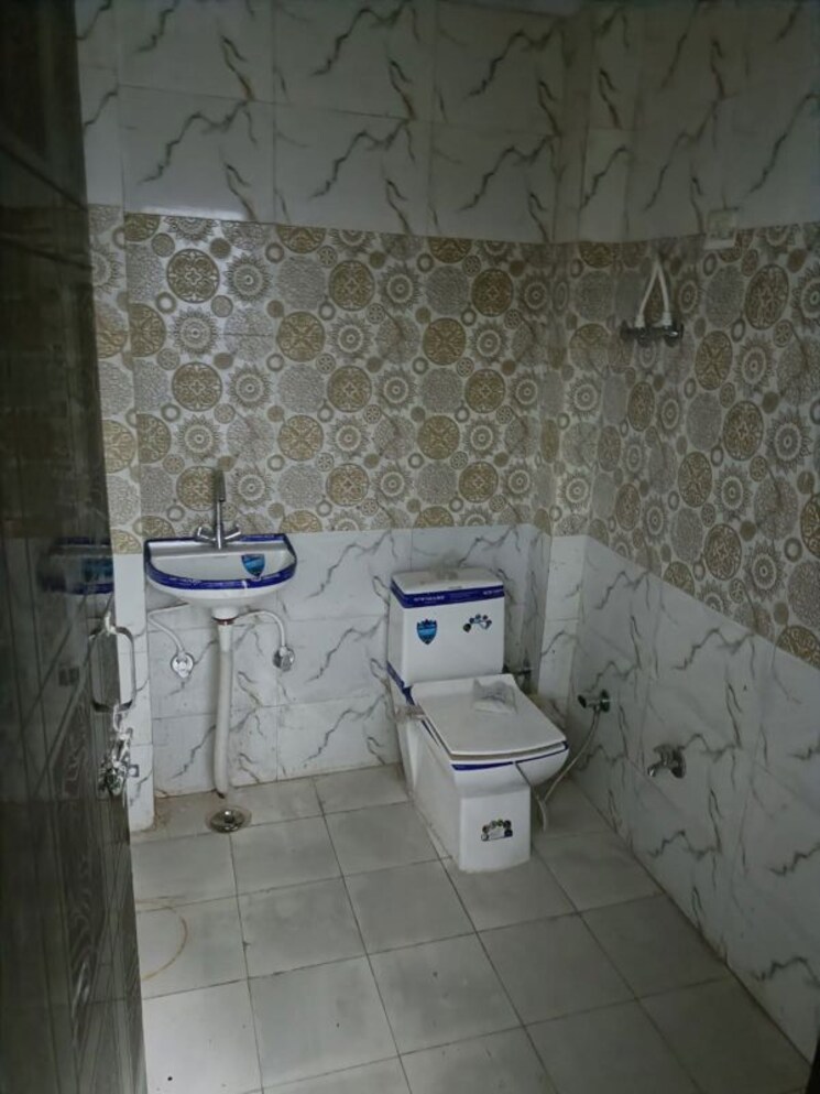 Bathroom, rajendra nagar sector 3 3 Bedroom 1102 Sq.Ft. Builder Floor In Rajendra Nagar Sector 3 Ghaziabad 9793998